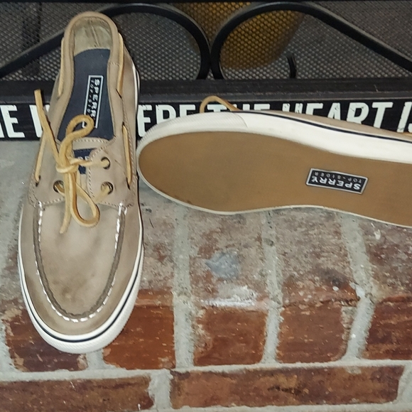 Shoes - Picture 4 of 8